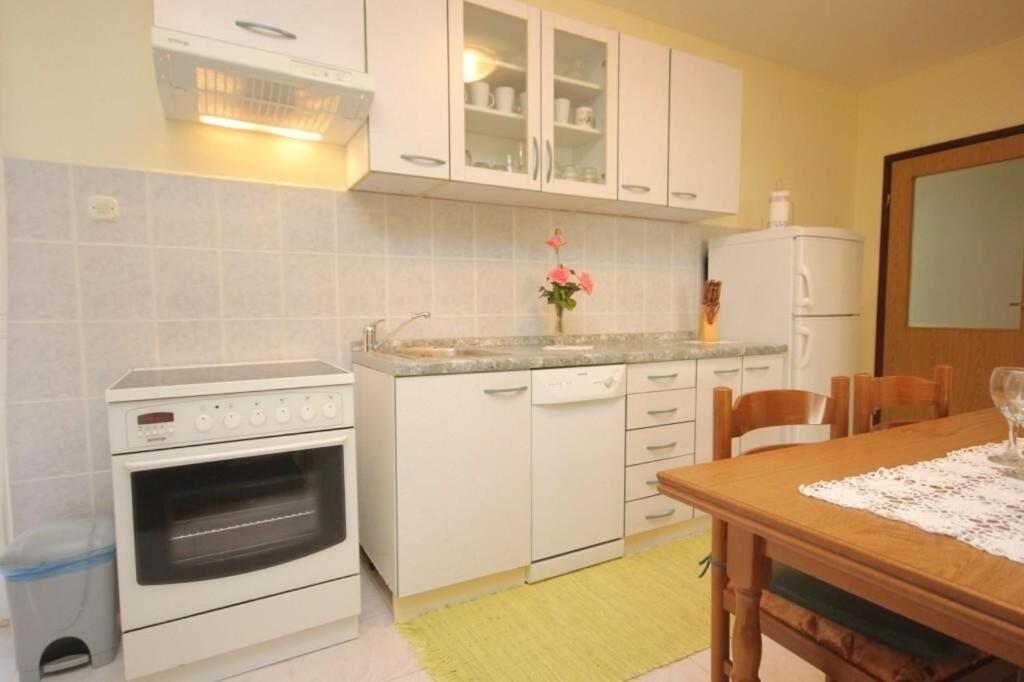 Apartments Zoki - Great Location Close To The Sea Vis Exteriör bild